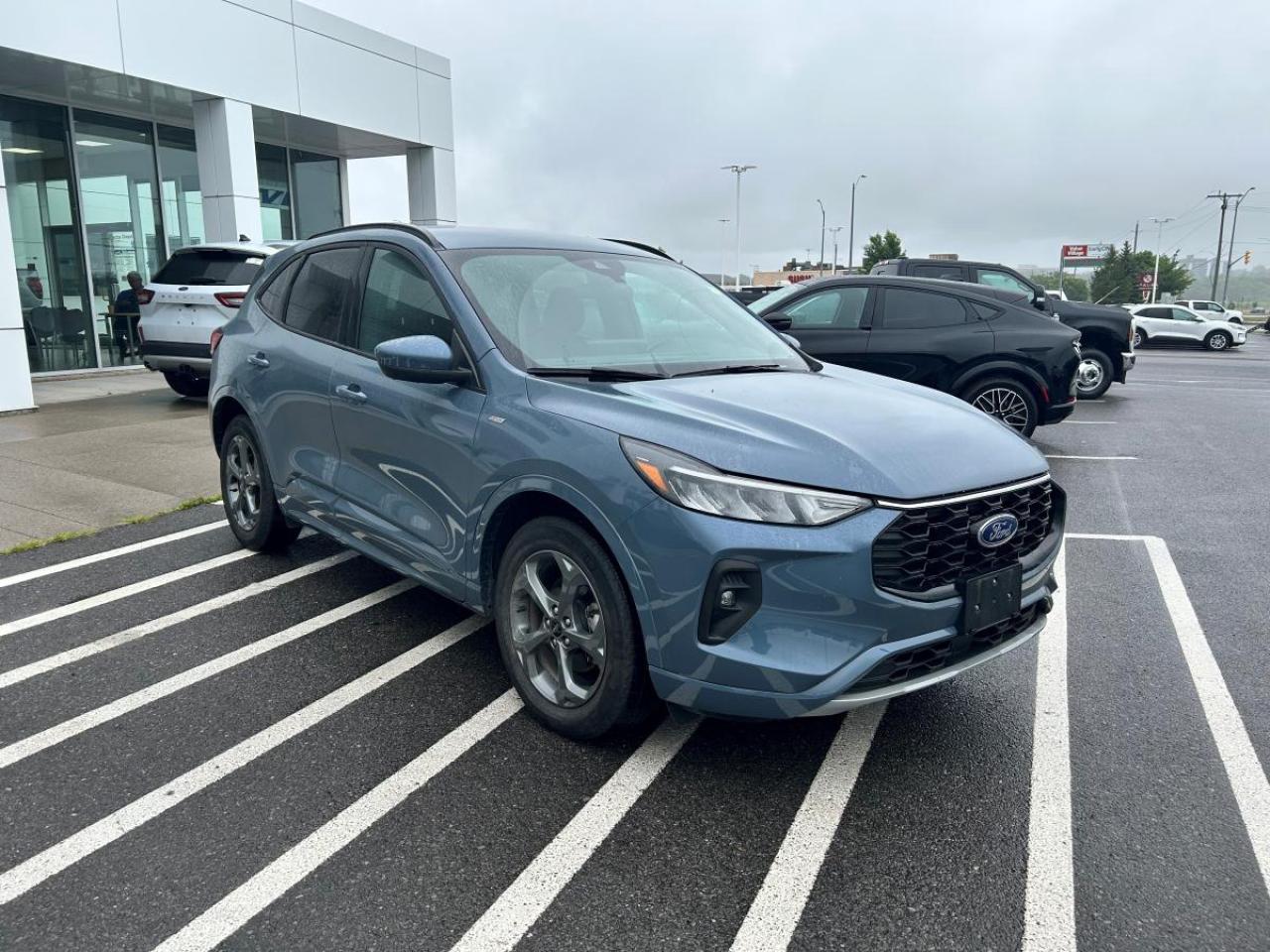 2023 Ford Escape Hybrid ST-LINE SELECT Photo2