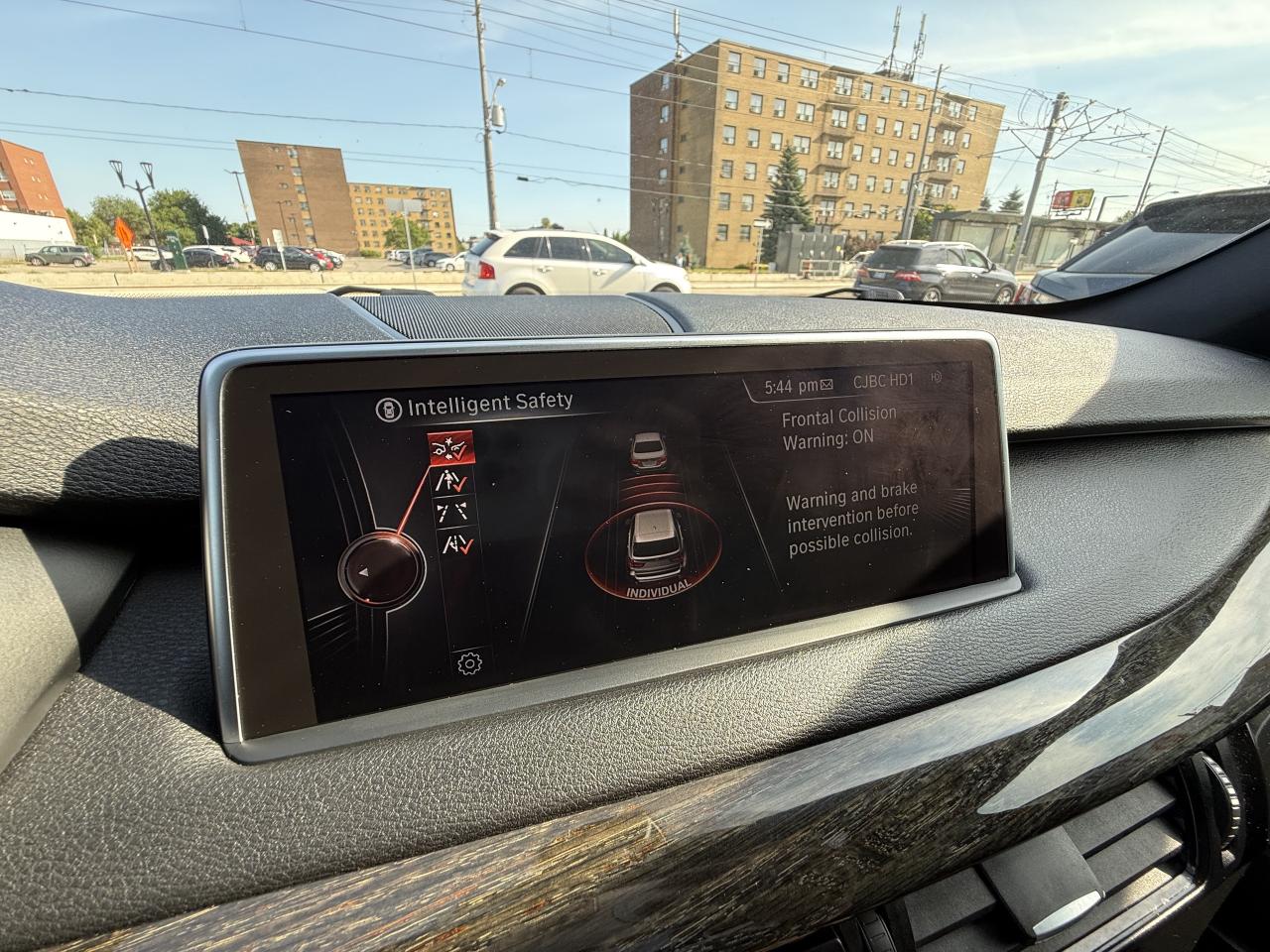 2016 BMW X5 //M SPORT | HARMAN KARDON | PANO | HEAD UP DISPLAY - Photo #39