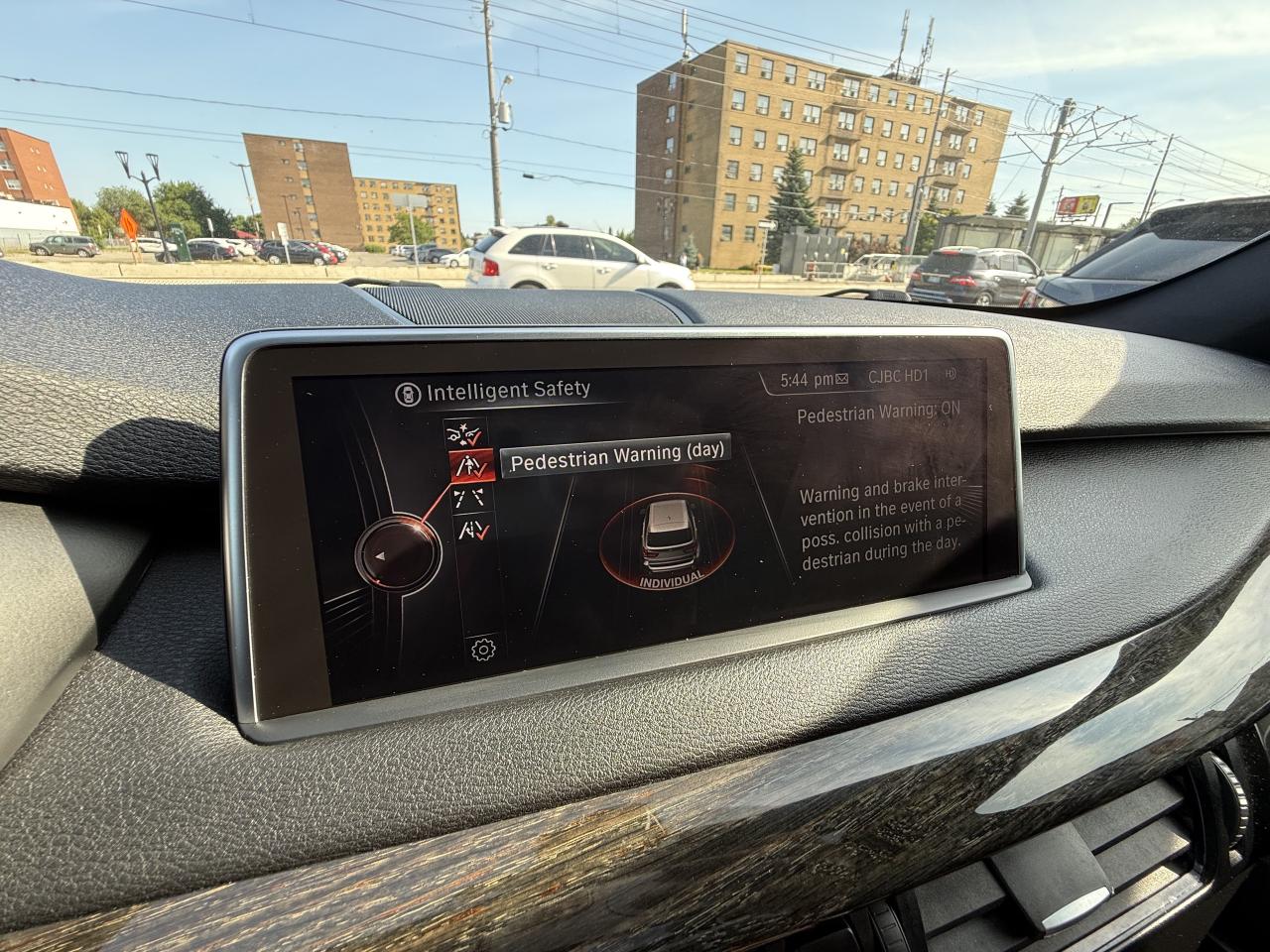 2016 BMW X5 //M SPORT | HARMAN KARDON | PANO | HEAD UP DISPLAY - Photo #40