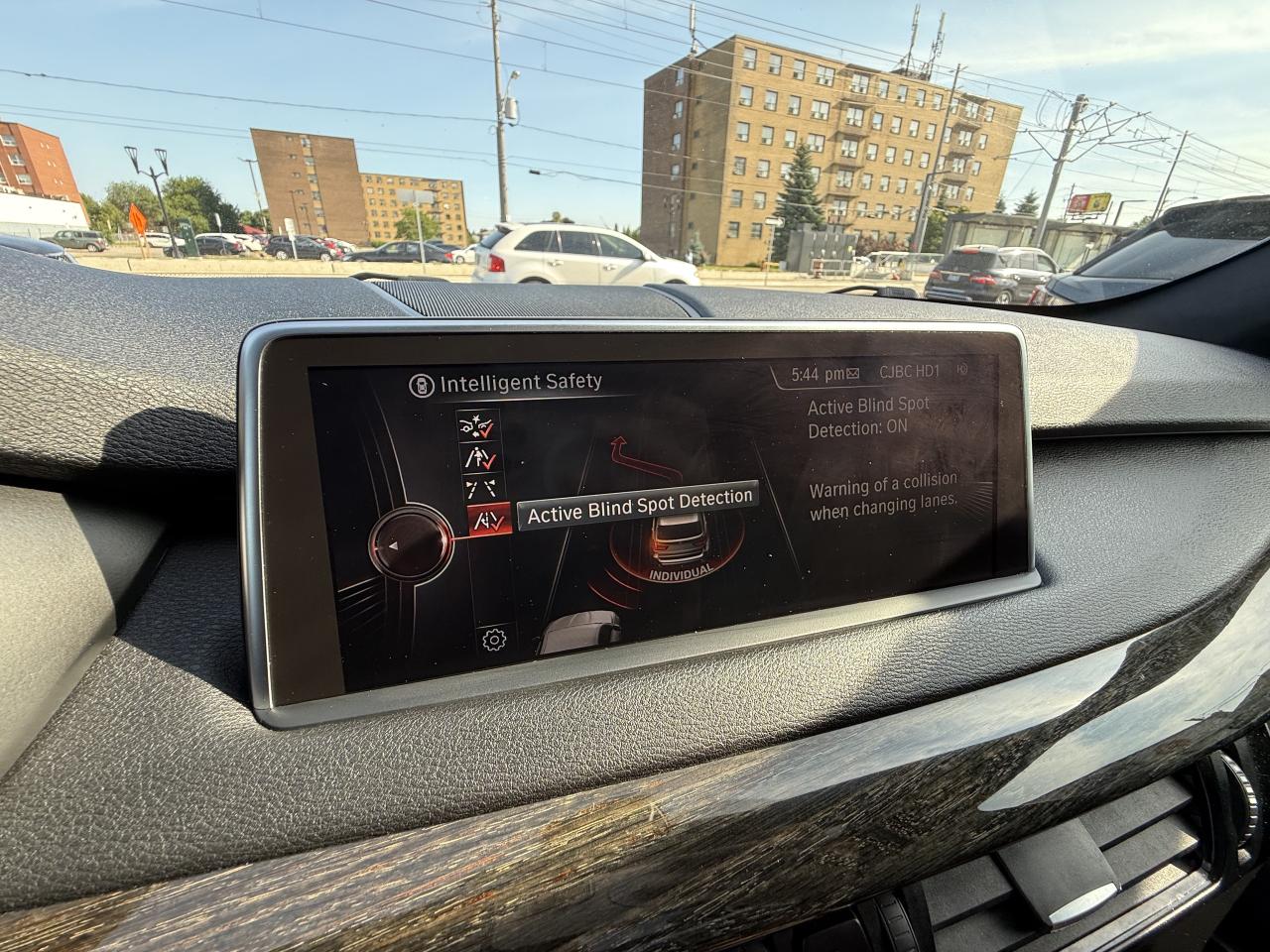 2016 BMW X5 //M SPORT | HARMAN KARDON | PANO | HEAD UP DISPLAY - Photo #42