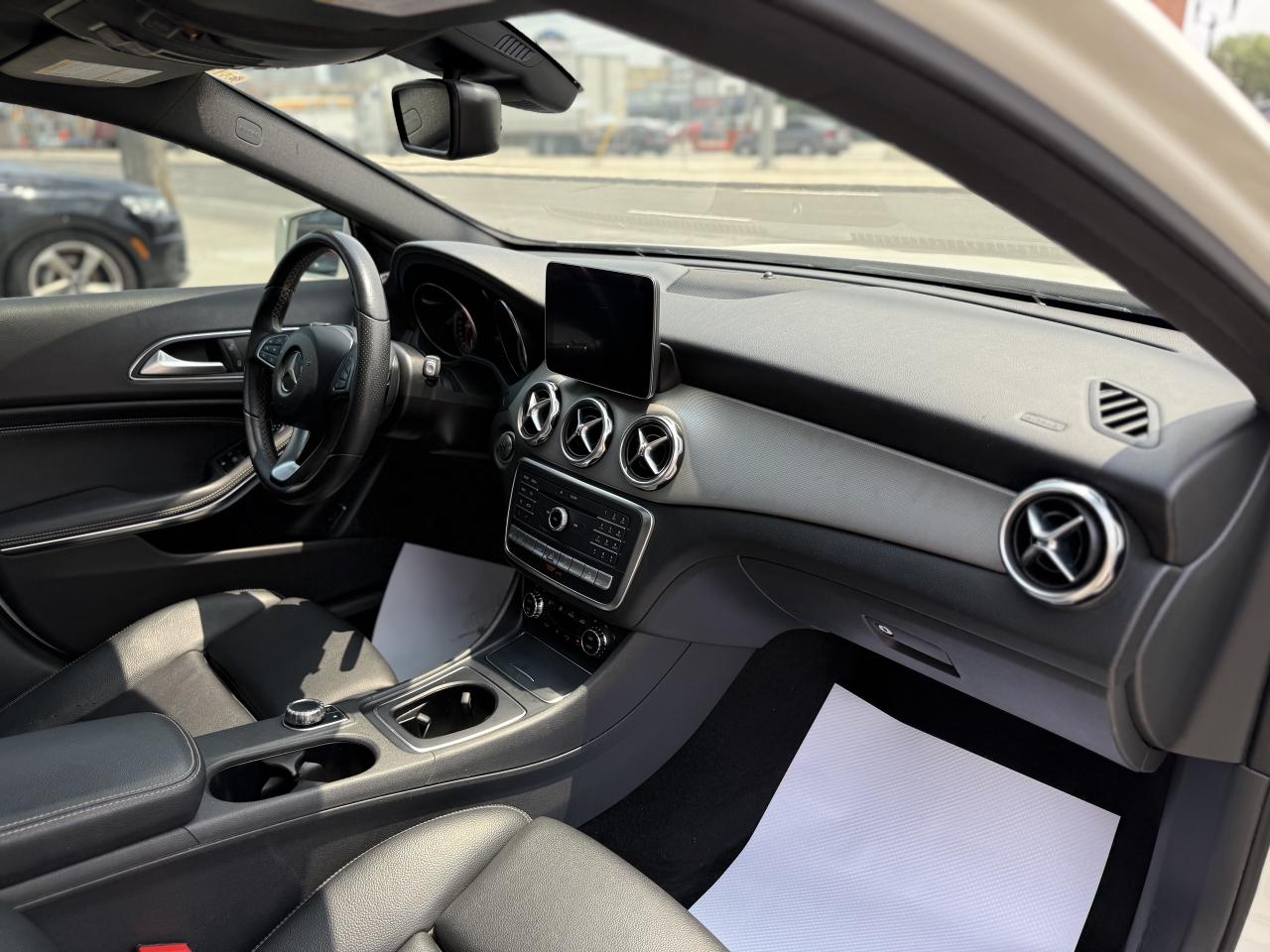 2018 Mercedes-Benz GLA //AMG SPORT | PANO | LOADED | - Photo #32