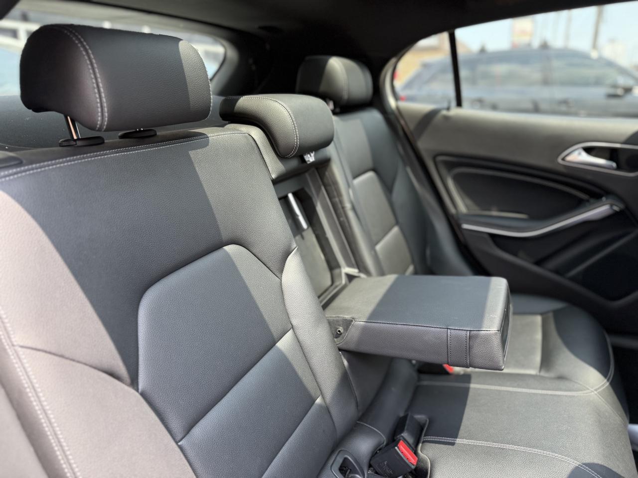 2018 Mercedes-Benz GLA //AMG SPORT | PANO | LOADED | - Photo #35