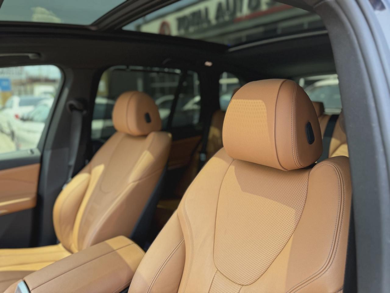 2019 BMW X5 ﻿//M SPORT | SKY LOUNGE | PANO | HEAD UP DISPLAY - Photo #27