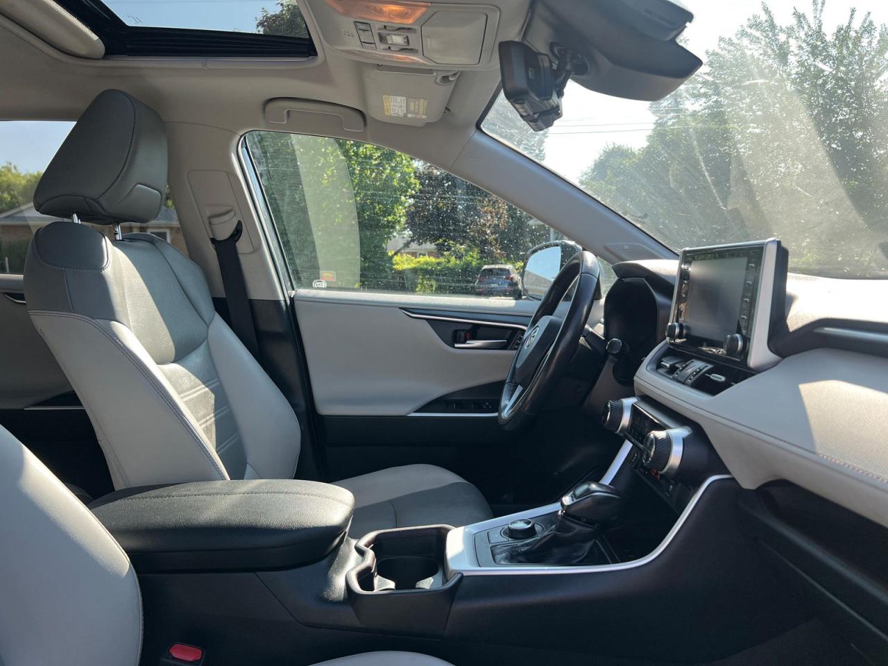 2019 Toyota RAV4 Hybrid Limited - Photo #11