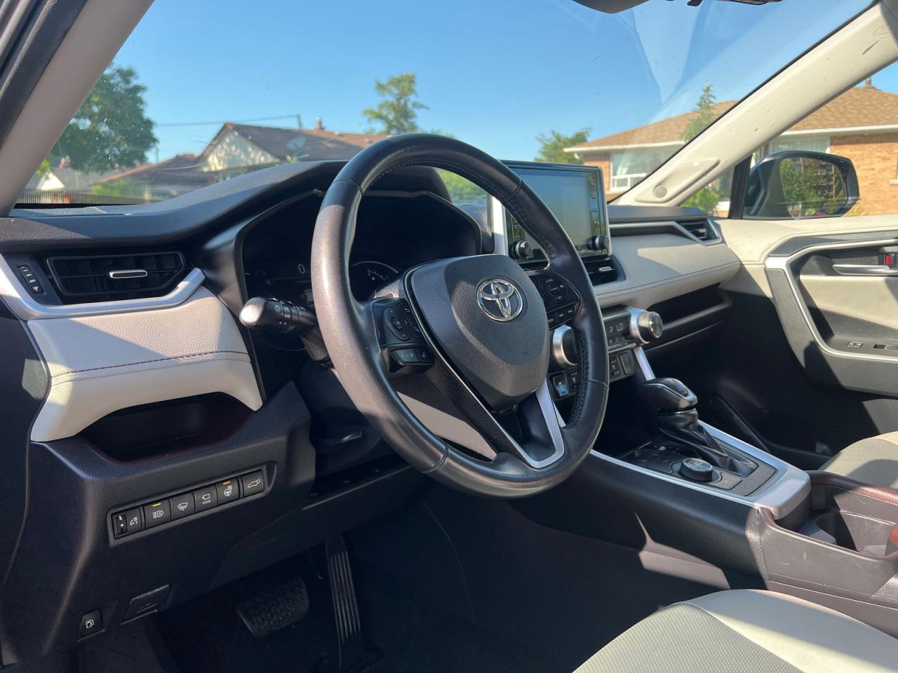2019 Toyota RAV4 Hybrid Limited - Photo #16