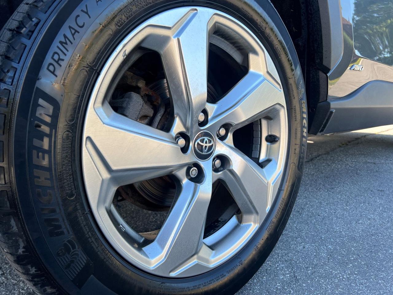 2019 Toyota RAV4 Hybrid Limited - Photo #28