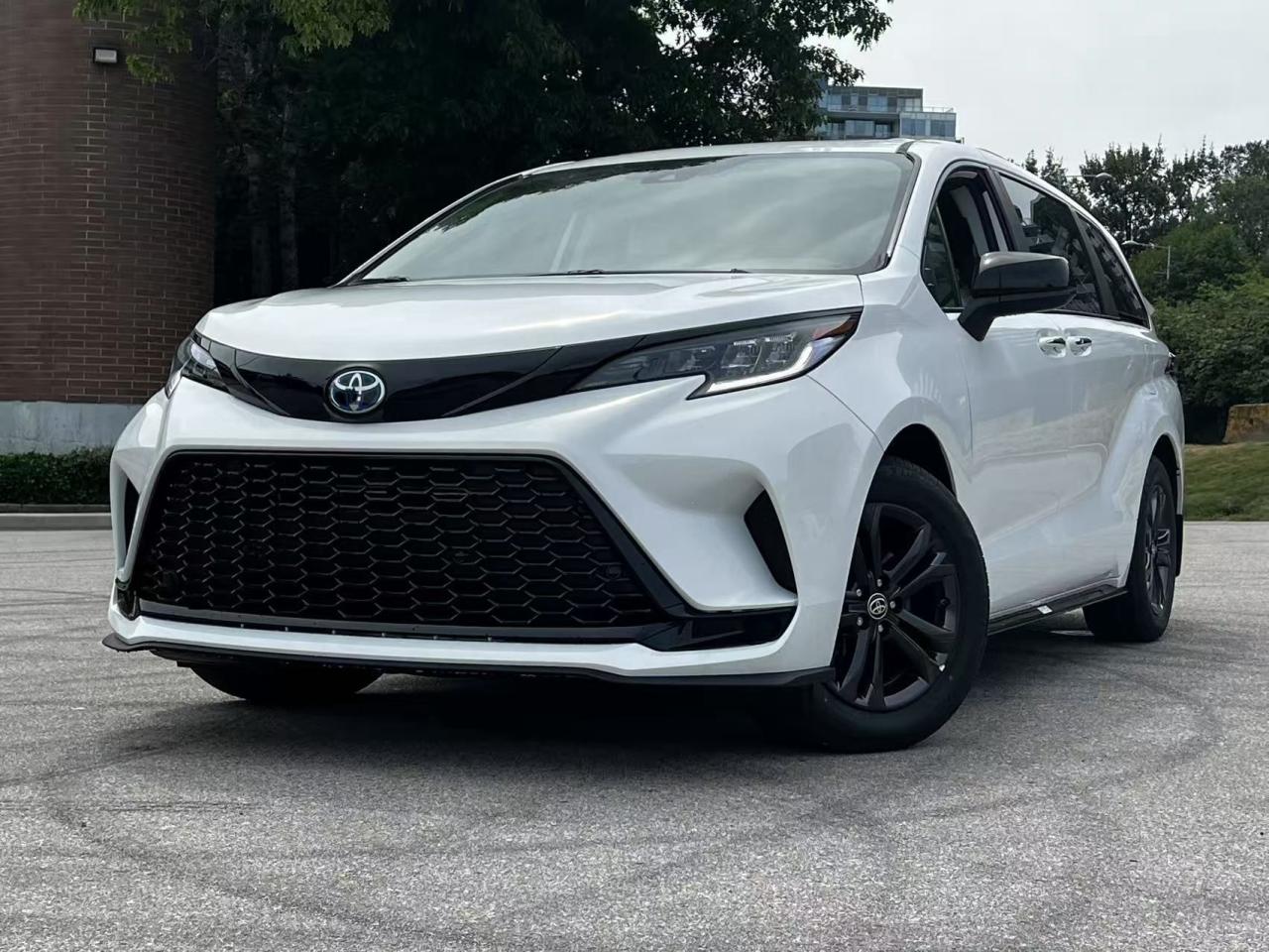 Used 2025 Toyota Sienna XSE AWD/ BRAND NEW for sale in Richmond, BC