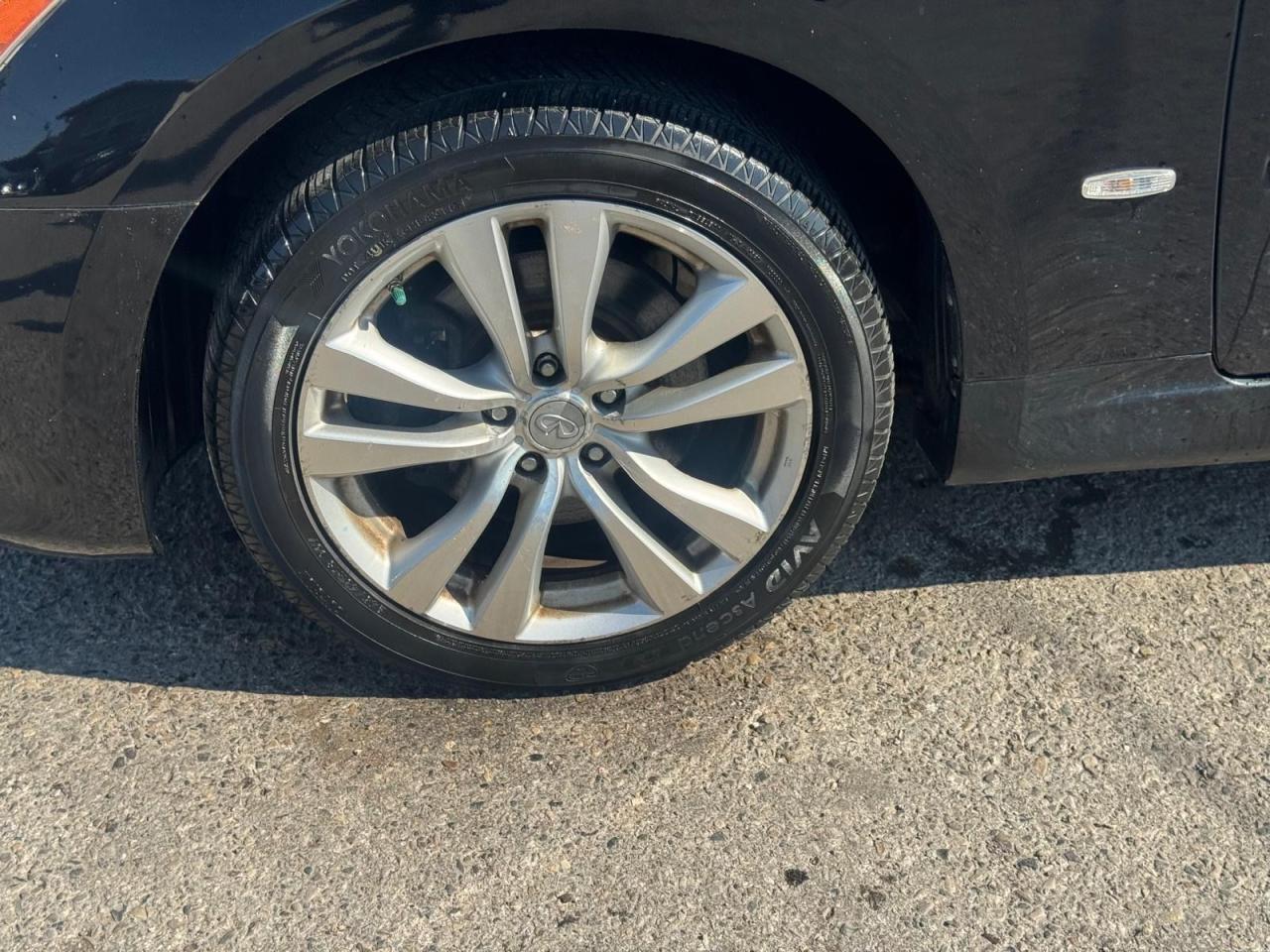 2009 Infiniti M35  - Photo #11