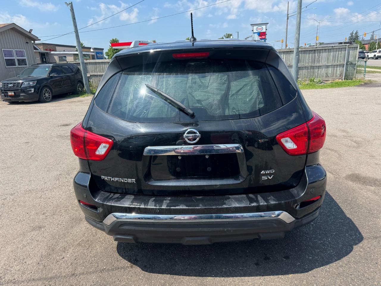 2017 Nissan Pathfinder SV - Photo #4