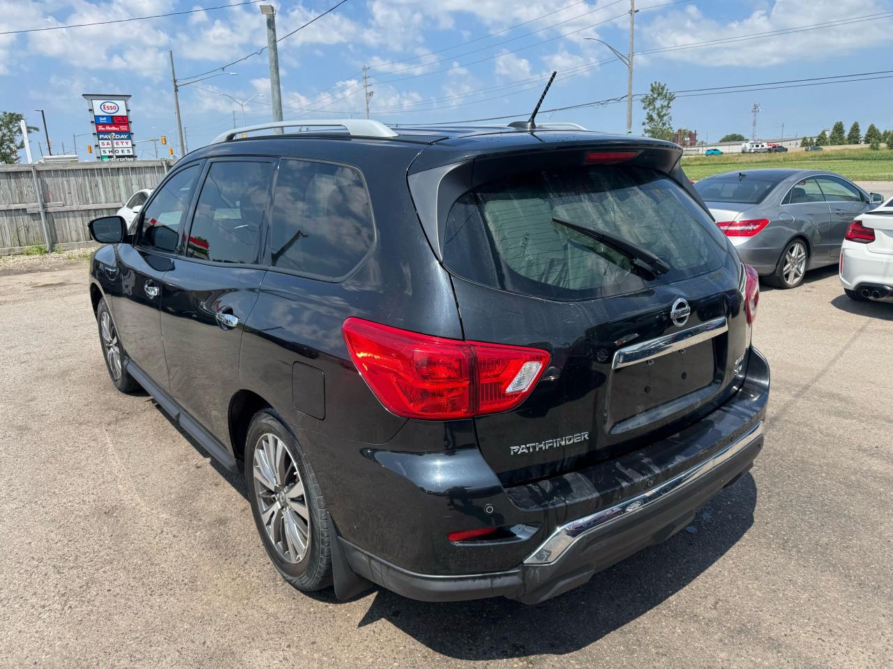 2017 Nissan Pathfinder SV - Photo #3