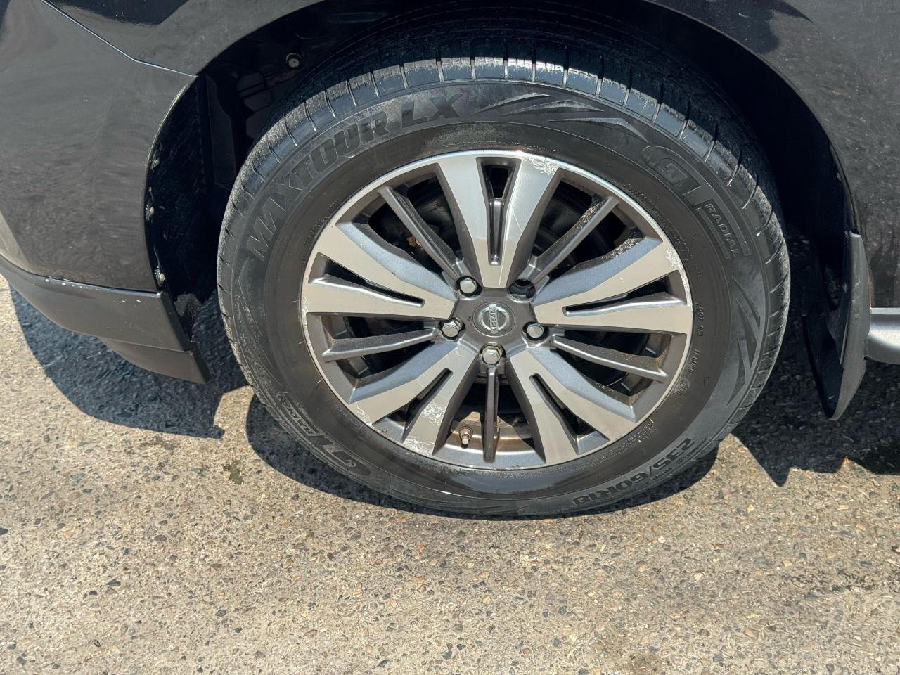 2017 Nissan Pathfinder SV - Photo #16