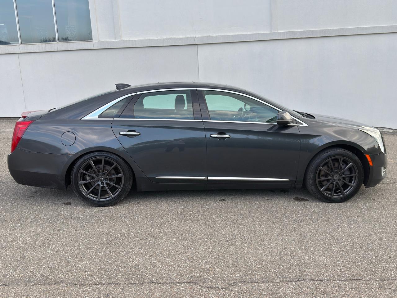 2016 Cadillac XTS 4dr Sdn Luxury Collection AWD Photo3