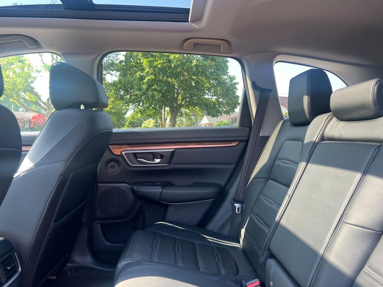 2017 Honda CR-V Touring AWD - Photo #12