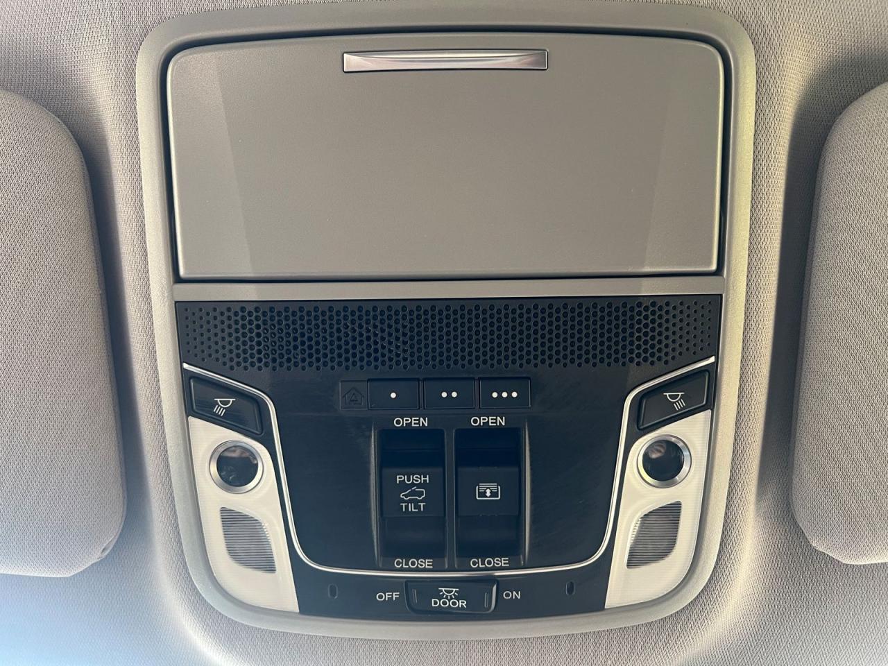 2017 Honda CR-V Touring AWD - Photo #24