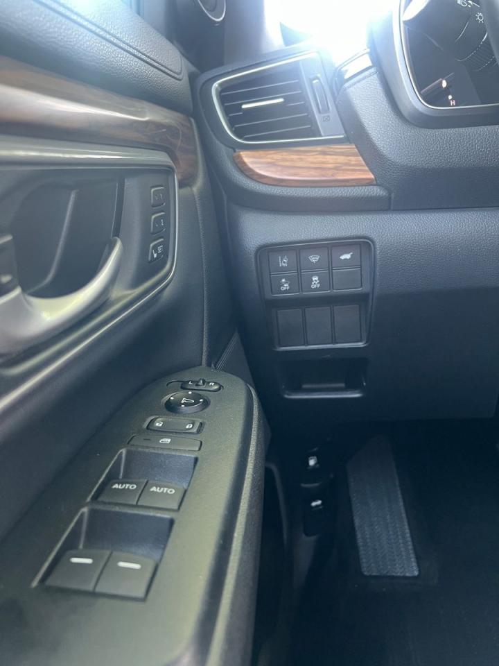 2017 Honda CR-V Touring AWD - Photo #22