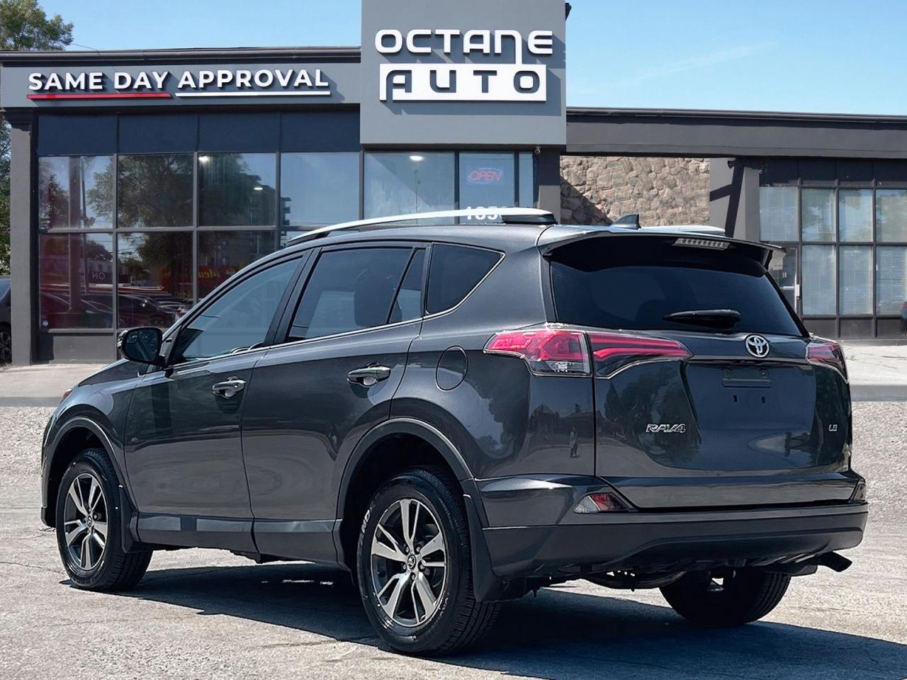 2018 Toyota RAV4 LE - Photo #4