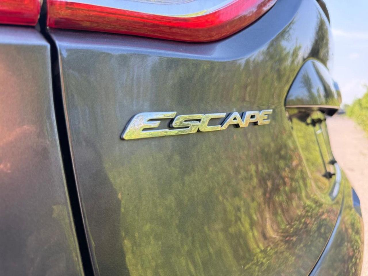 2015 Ford Escape SE |4WD|LEATHER|NAVI|BACK-UP CAM|POWER SEATS|HEATED SEATS| - Photo #32