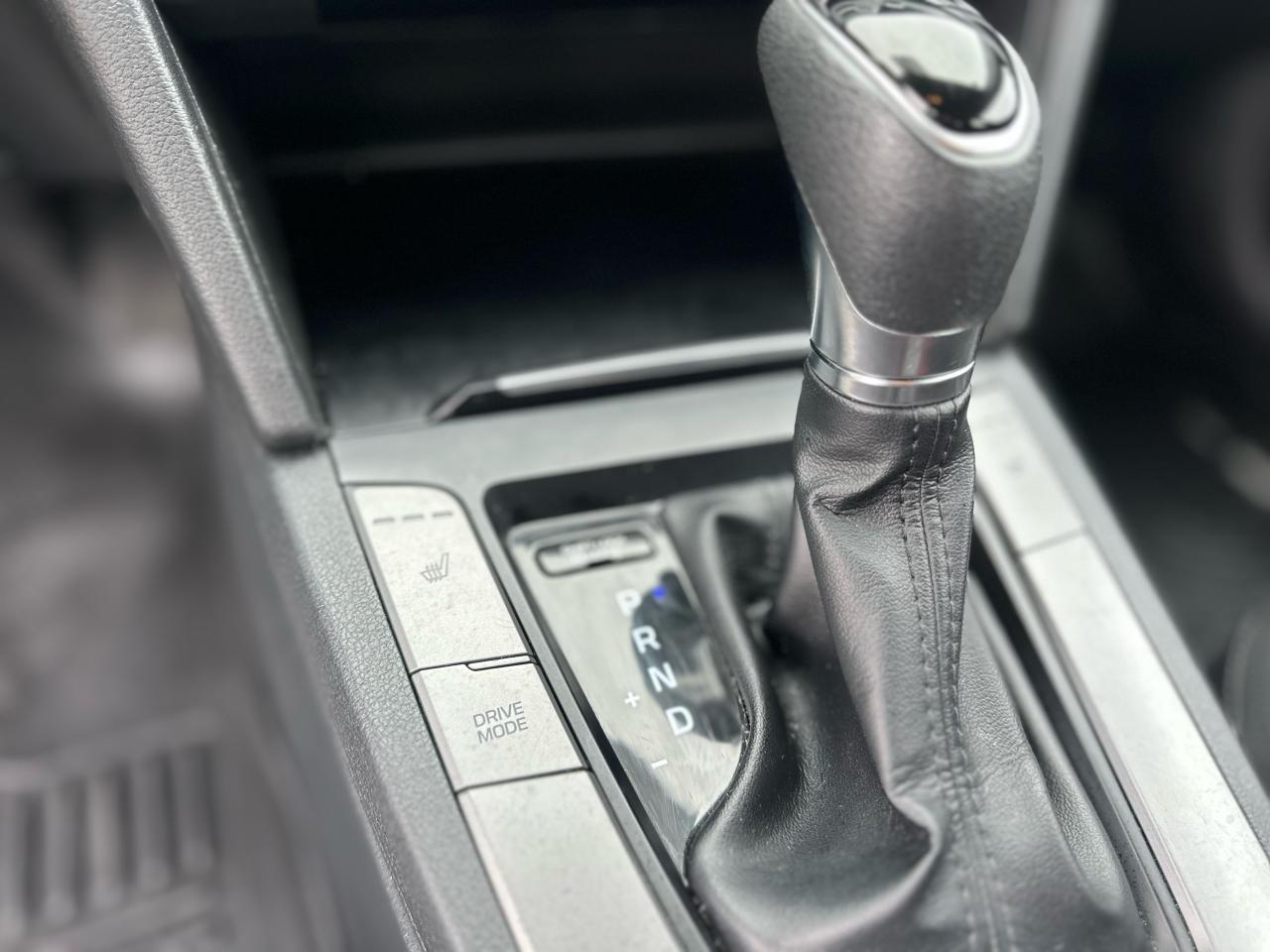 2017 Hyundai Elantra LE Photo15