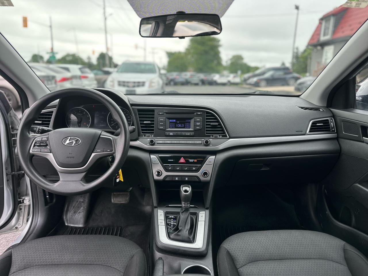 2017 Hyundai Elantra LE Photo34