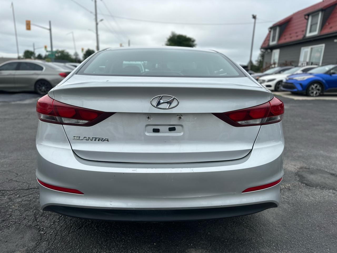 2017 Hyundai Elantra LE Photo4