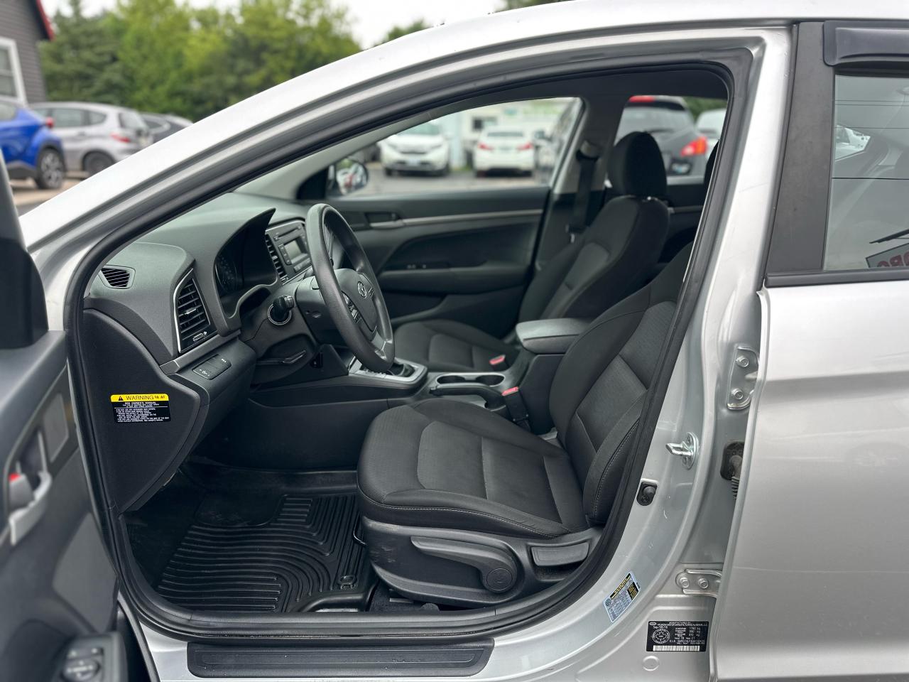 2017 Hyundai Elantra LE Photo9