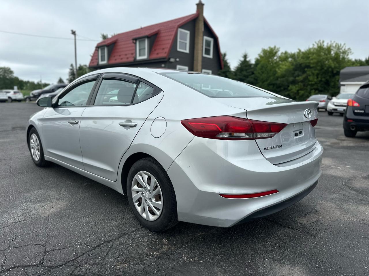 2017 Hyundai Elantra LE Photo26