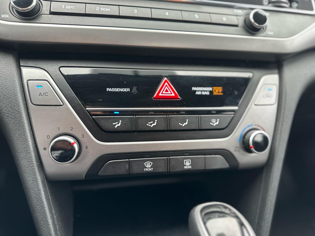 2017 Hyundai Elantra LE Photo39