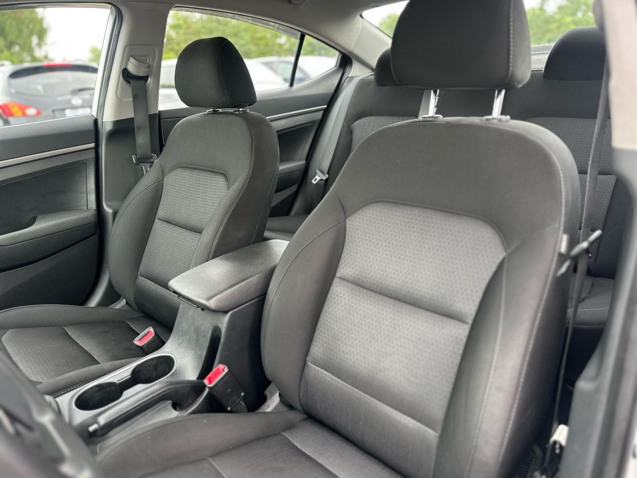 2017 Hyundai Elantra LE Photo32