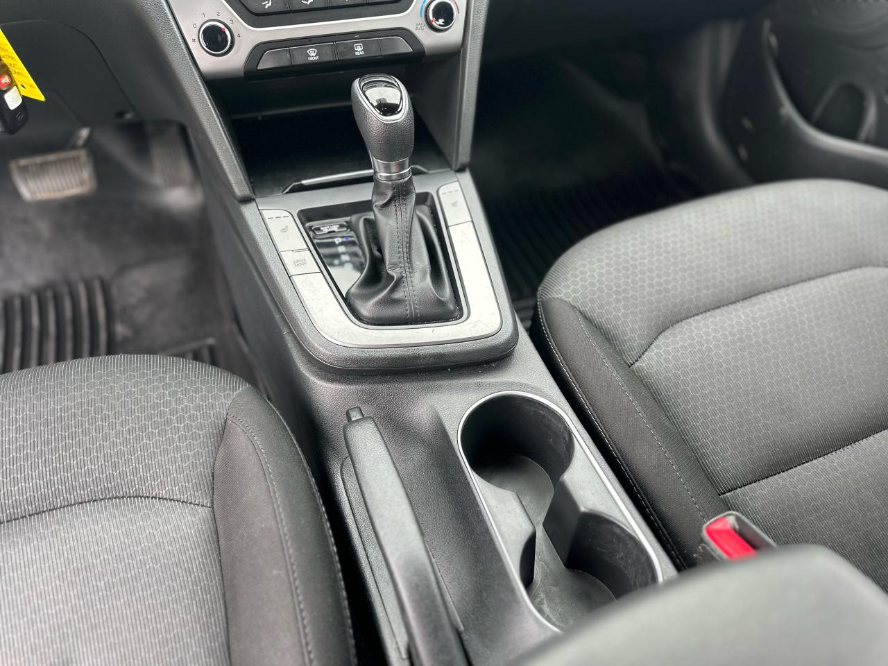 2017 Hyundai Elantra LE Photo35