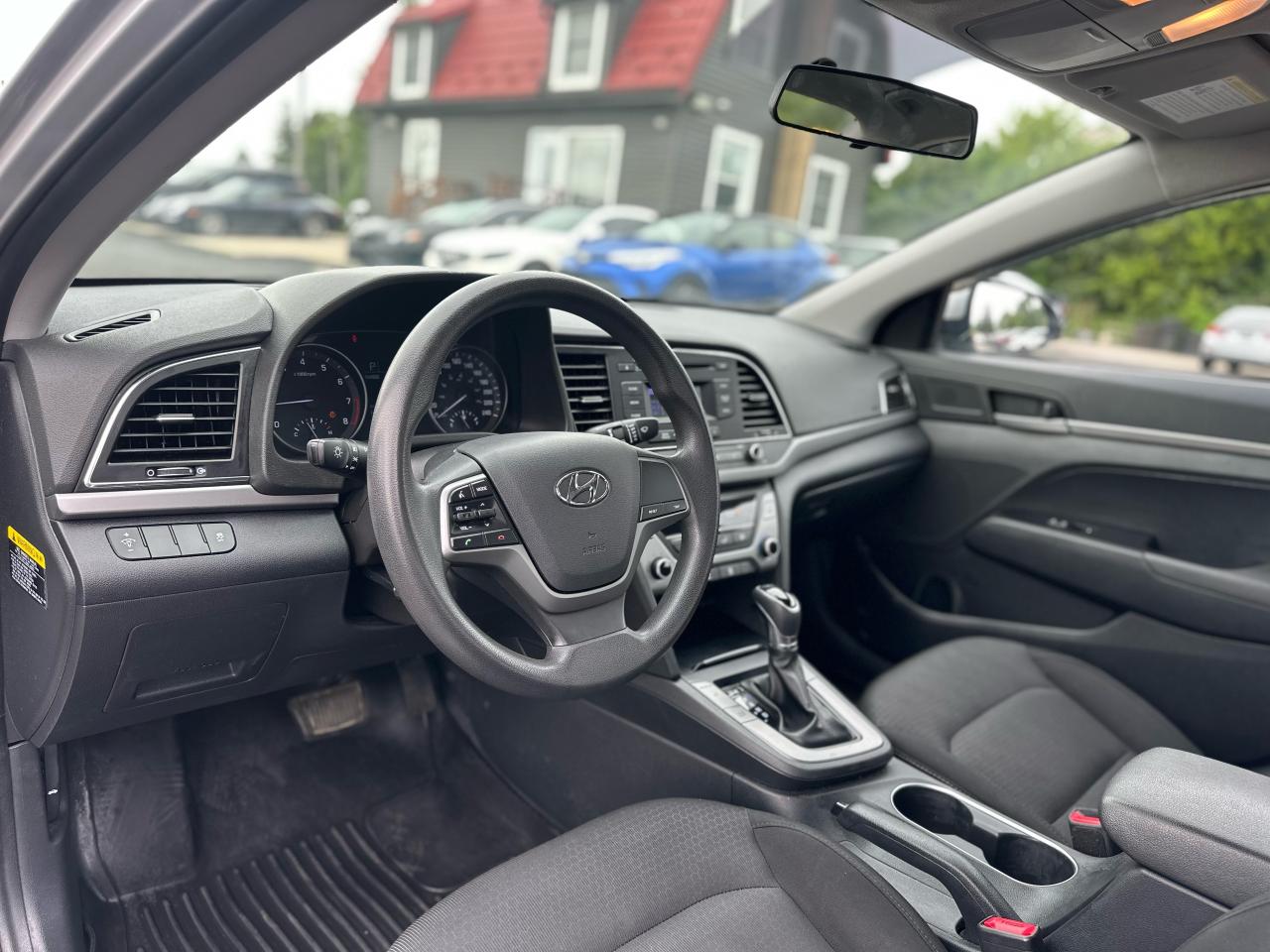2017 Hyundai Elantra LE Photo31