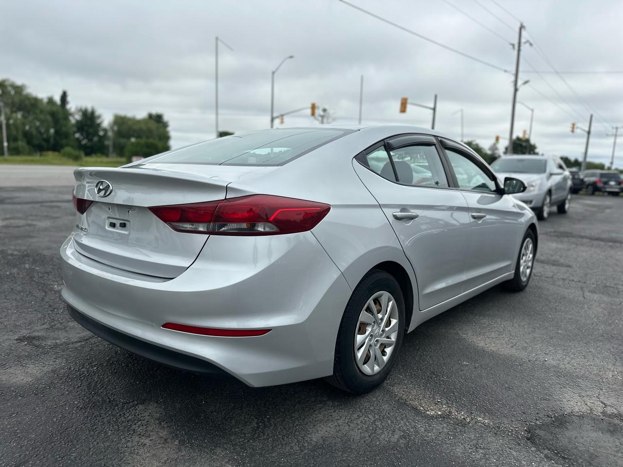2017 Hyundai Elantra LE Photo24