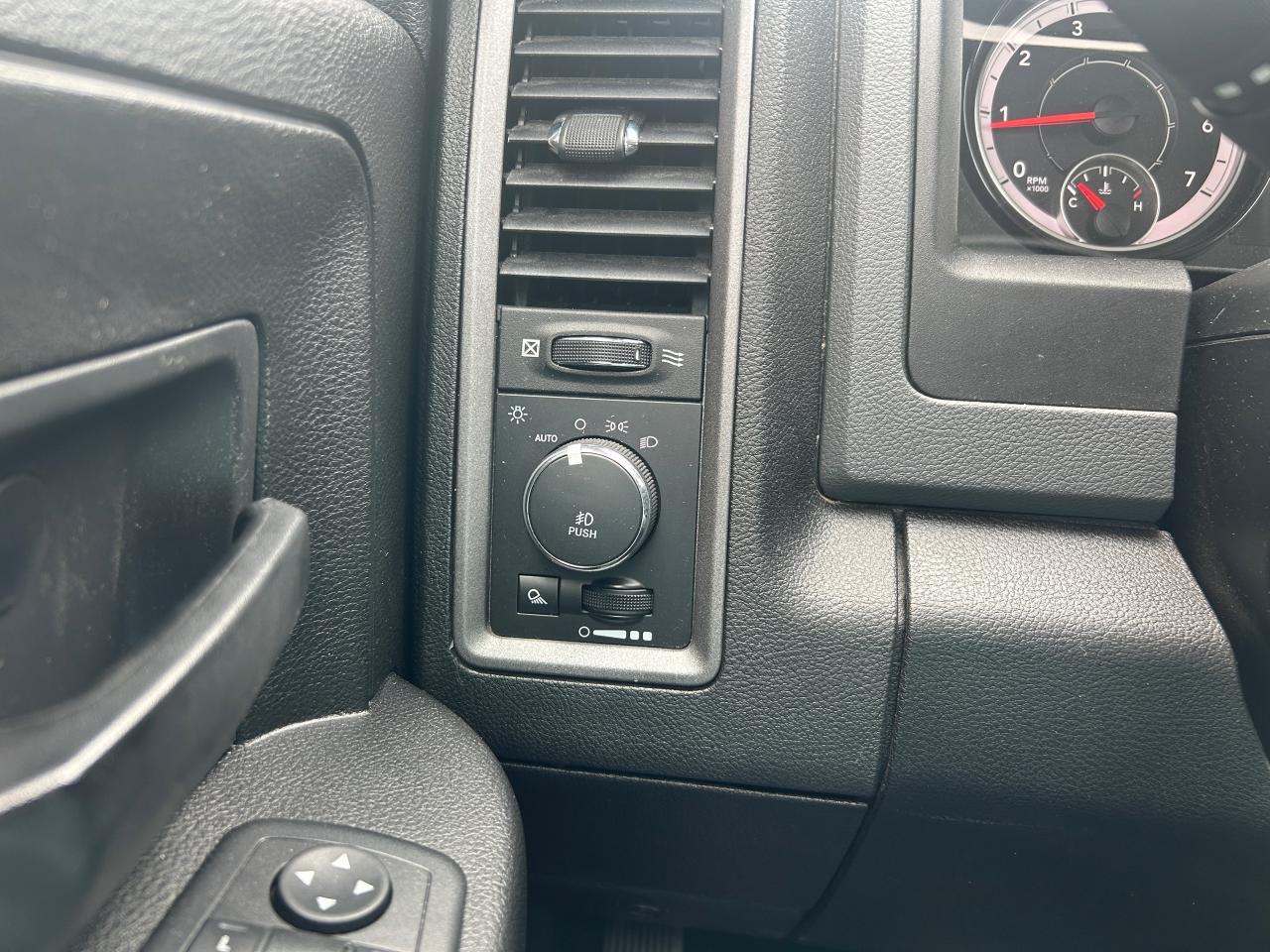 2019 RAM 1500 Classic ST - Photo #16