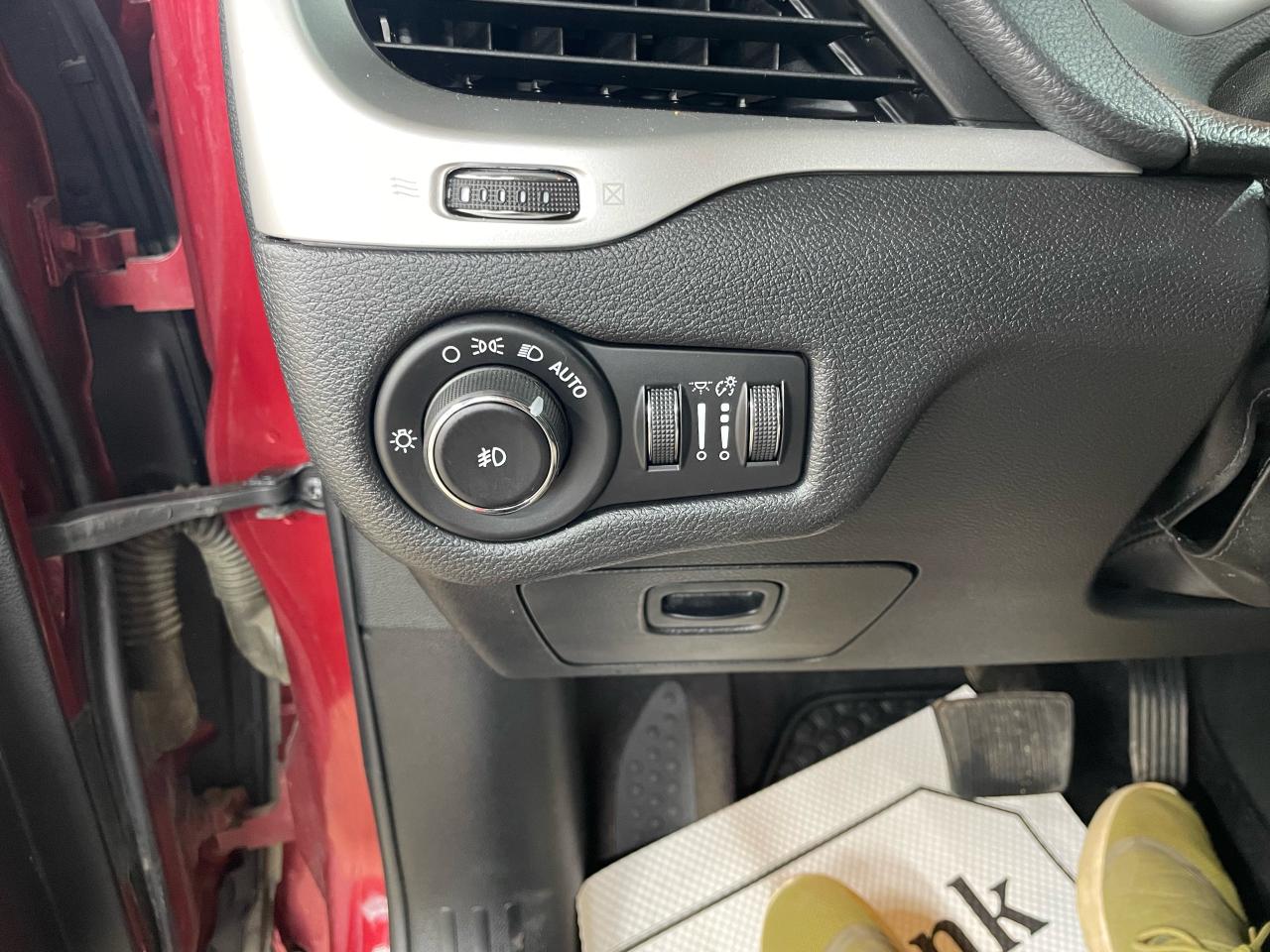 2016 Jeep Cherokee Trailhawk Photo13
