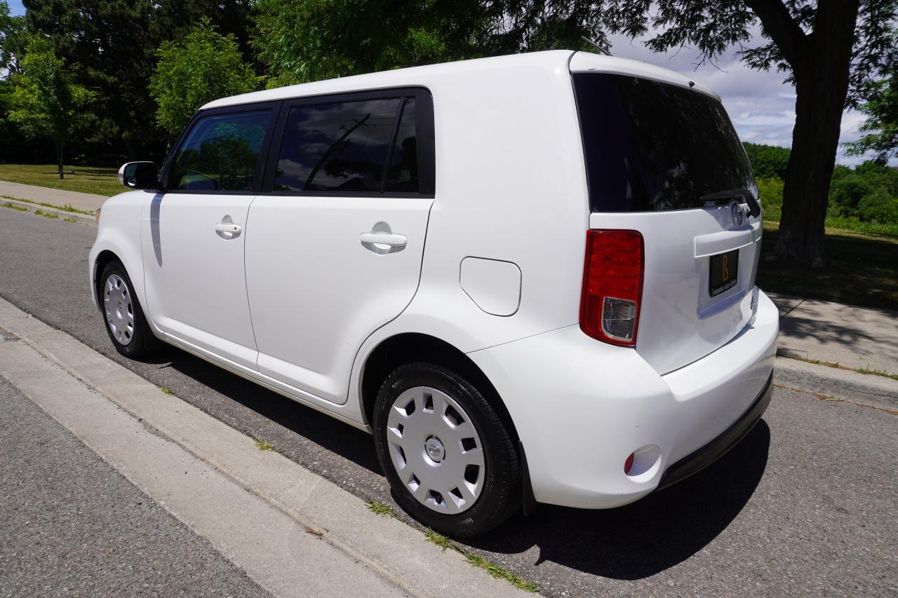 2013 Scion xB NO ACCIDENTS / STYLISH & PRACTICAL BOX ON WHEELS Photo2
