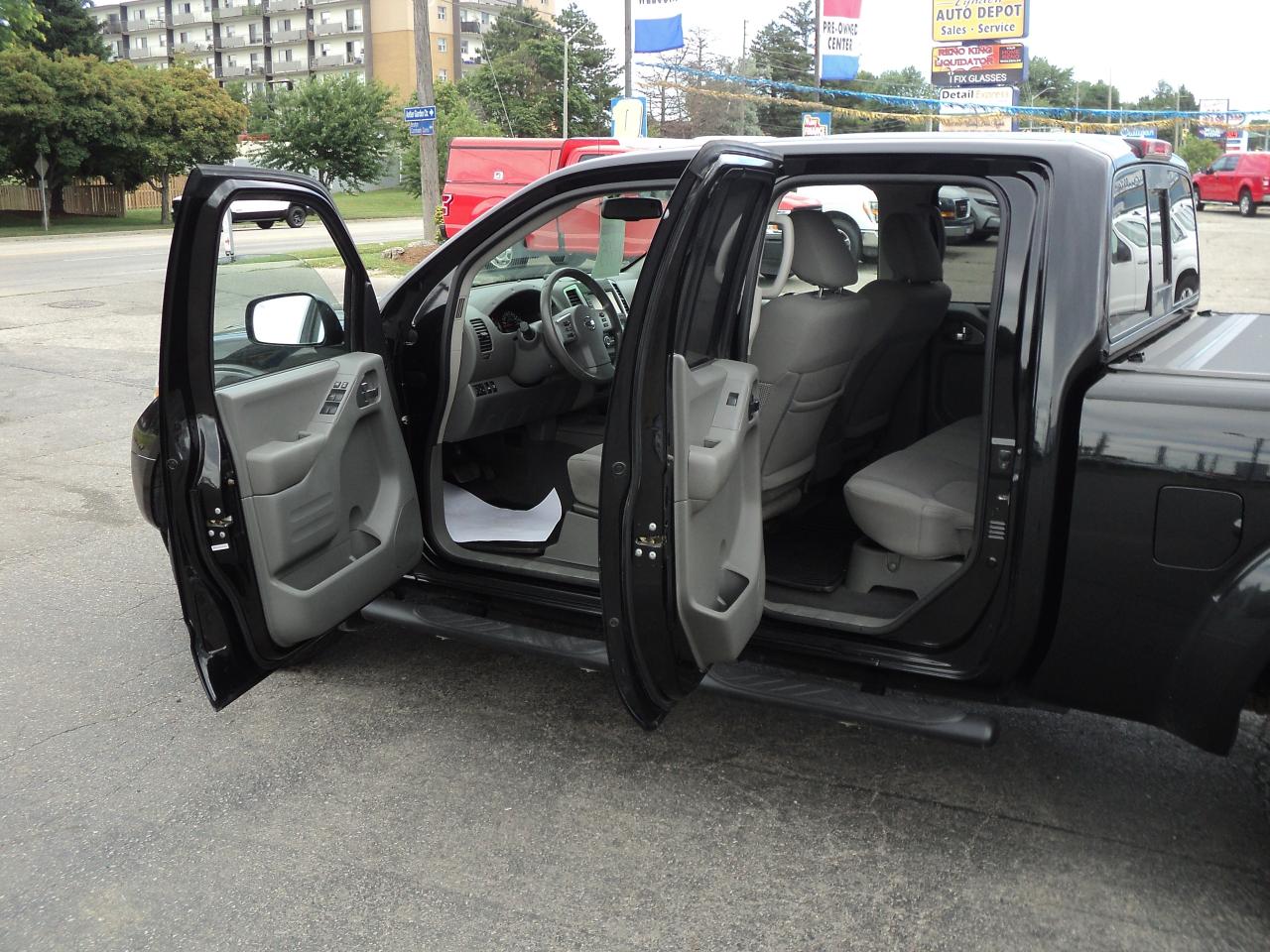 2019 Nissan Frontier SV Midnight Edition CrewCab 4x4 4.0L6cyl 6ftBox - Photo #10