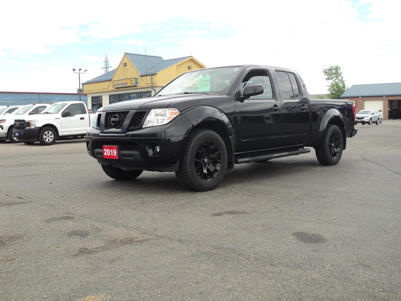 2019 Nissan Frontier SV Midnight Edition CrewCab 4x4 4.0L6cyl 6ftBox - Photo #2