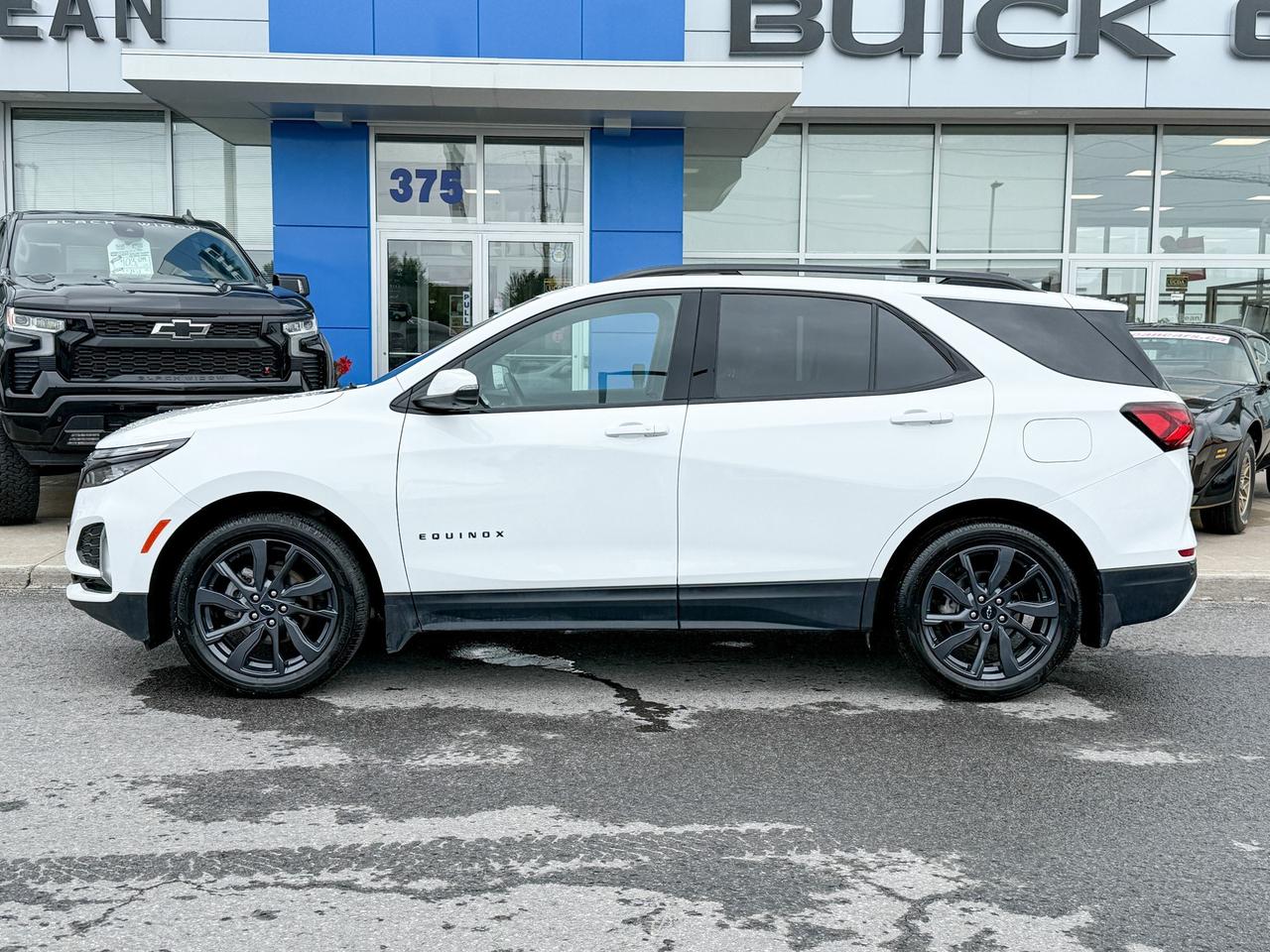 2024 Chevrolet Equinox RS 1.5L 4CYL WITH REMOTE START/ENTRY, SUNROOF, HEATED SEATS, HEATED STEERING WHEEL, BOSE SOUND SYSTEM, HD SURROUND VISION, APPLE CARPLAY AND ANDROID AUTO Photo