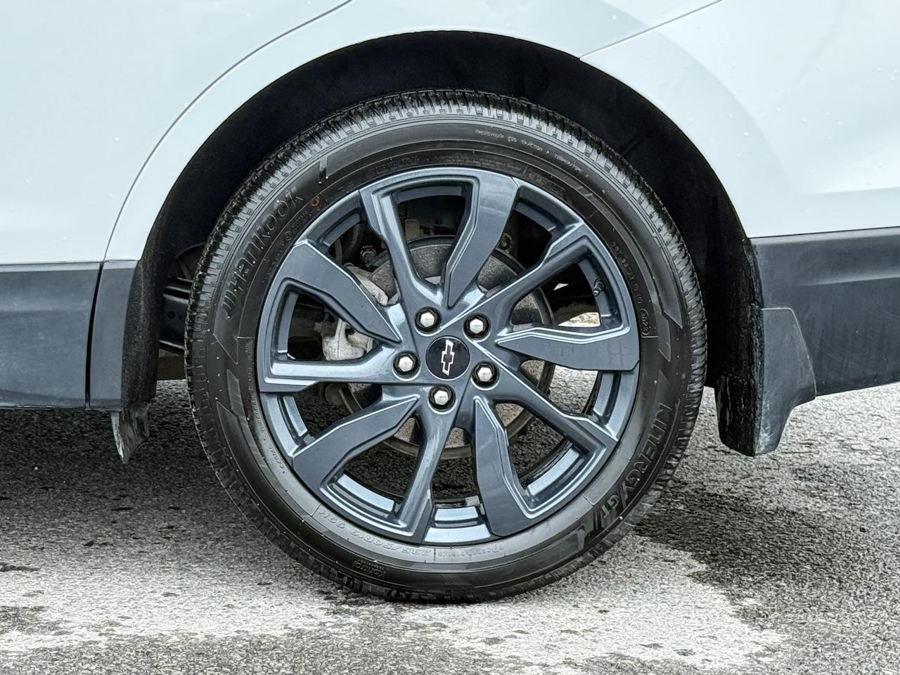 2024 Chevrolet Equinox RS 1.5L 4CYL WITH REMOTE START/ENTRY, SUNROOF, HEATED SEATS, HEATED STEERING WHEEL, BOSE SOUND SYSTEM, HD SURROUND VISION, APPLE CARPLAY AND ANDROID AUTO Photo