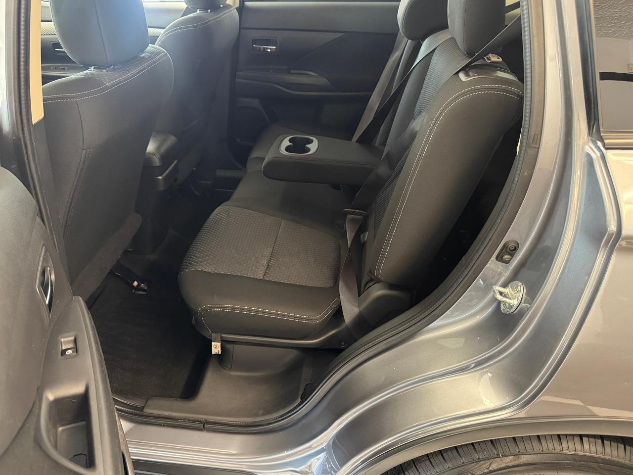 2016 Mitsubishi Outlander SE AWD 7 Passenger+New Tires+Brakes+Wheels+Camera Photo86
