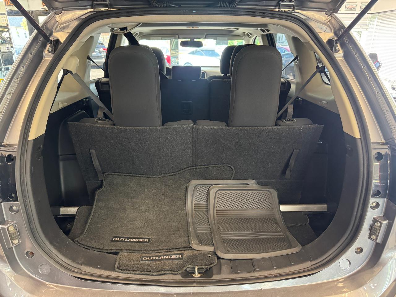 2016 Mitsubishi Outlander SE AWD 7 Passenger+New Tires+Brakes+Wheels+Camera Photo28
