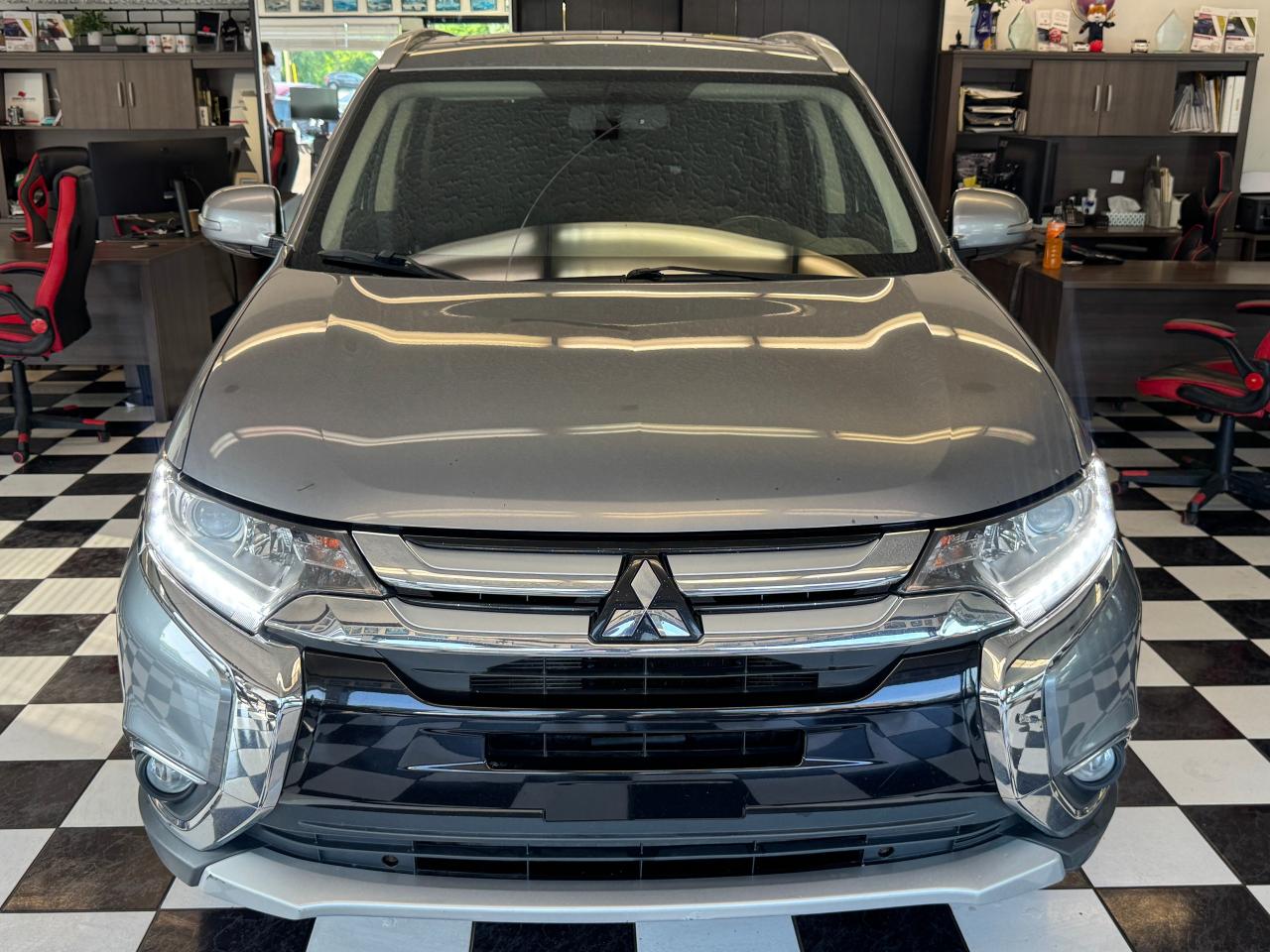 2016 Mitsubishi Outlander SE AWD 7 Passenger+New Tires+Brakes+Wheels+Camera Photo10