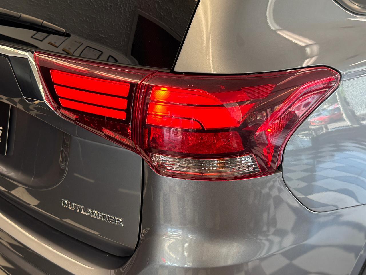 2016 Mitsubishi Outlander SE AWD 7 Passenger+New Tires+Brakes+Wheels+Camera Photo121
