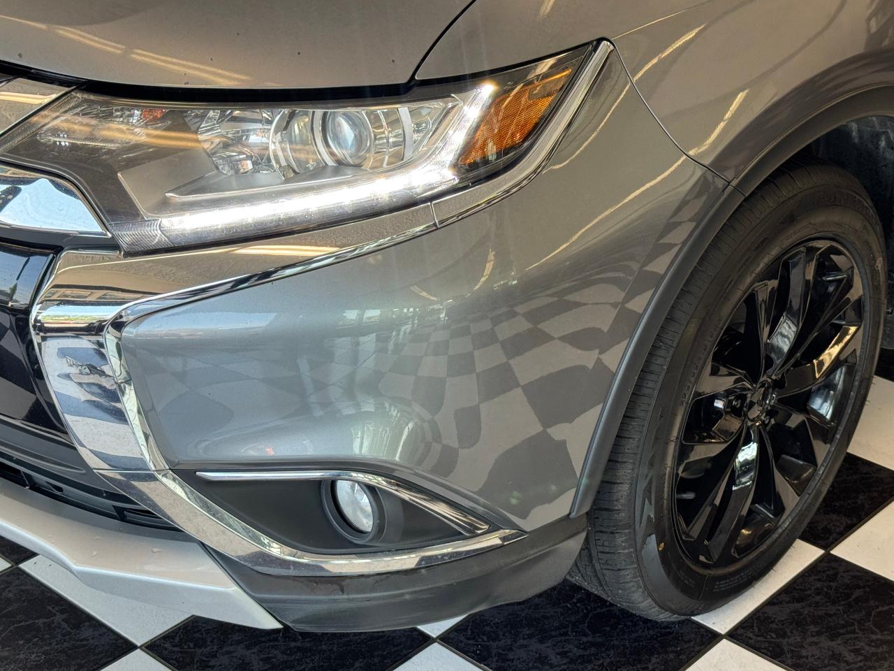 2016 Mitsubishi Outlander SE AWD 7 Passenger+New Tires+Brakes+Wheels+Camera Photo35