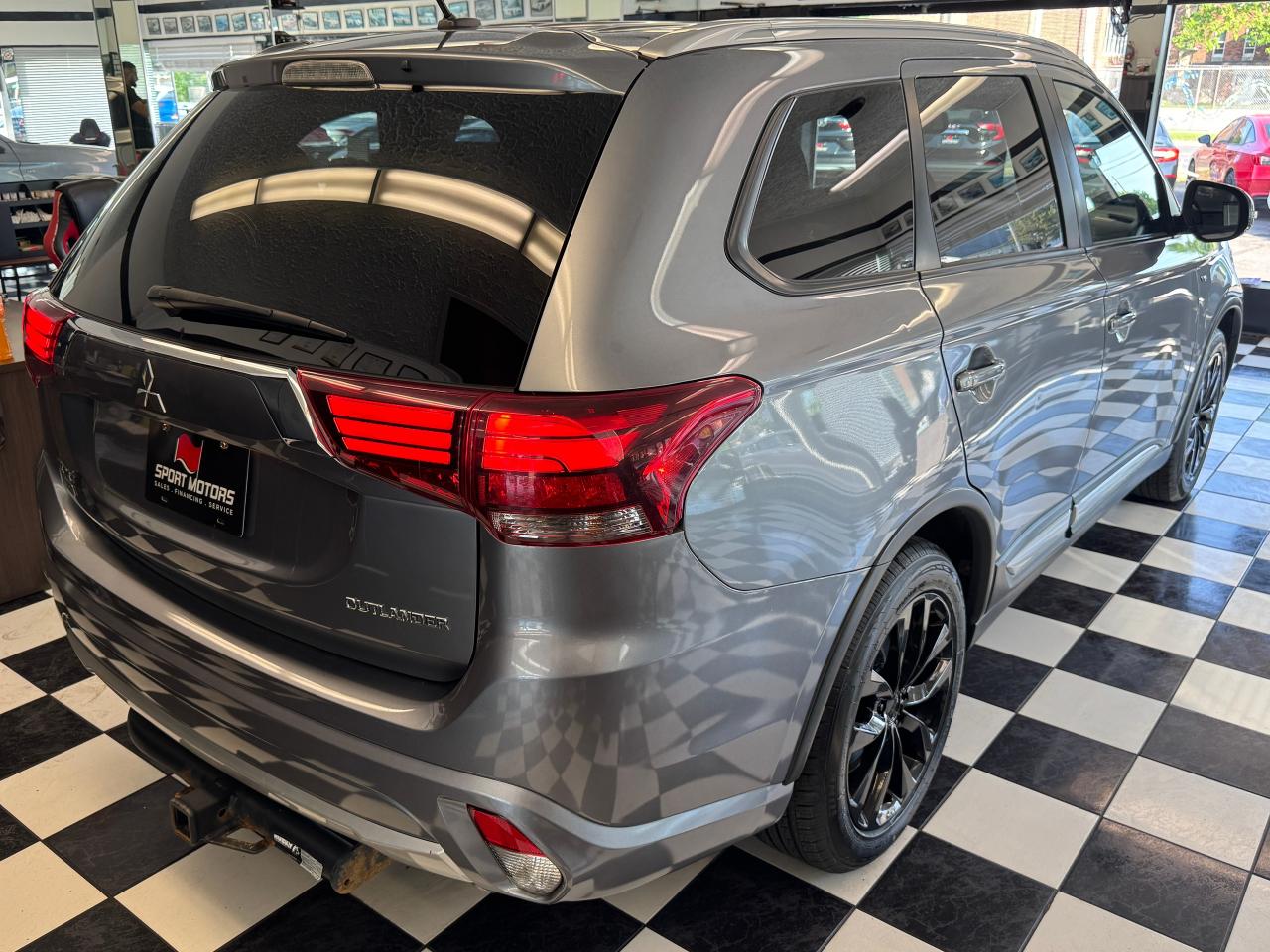 2016 Mitsubishi Outlander SE AWD 7 Passenger+New Tires+Brakes+Wheels+Camera Photo8