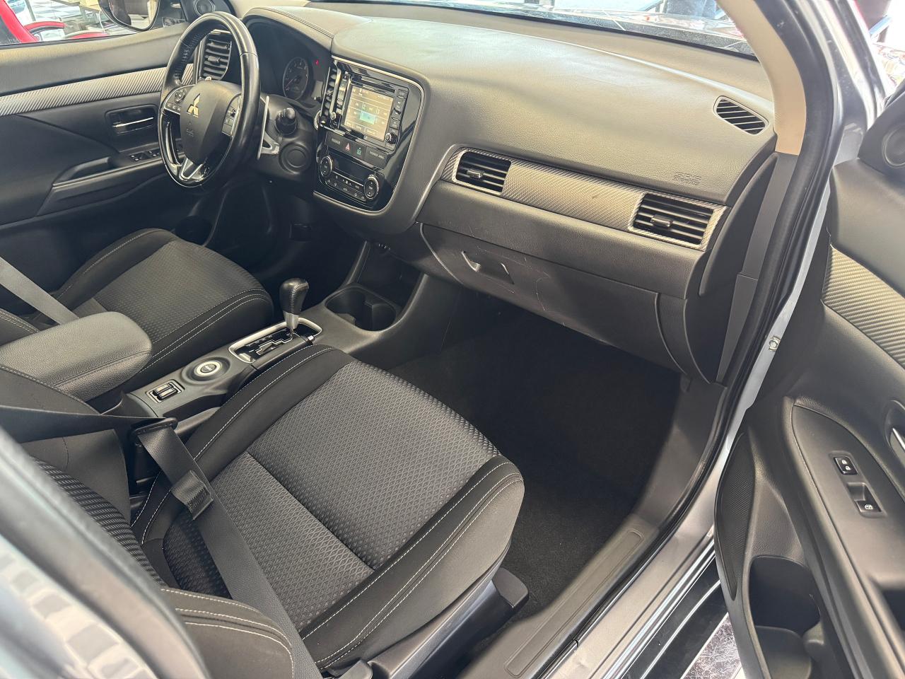 2016 Mitsubishi Outlander SE AWD 7 Passenger+New Tires+Brakes+Wheels+Camera Photo22