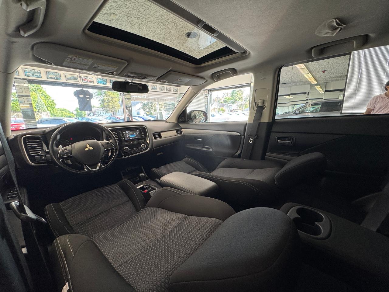 2016 Mitsubishi Outlander SE AWD 7 Passenger+New Tires+Brakes+Wheels+Camera - Photo #3