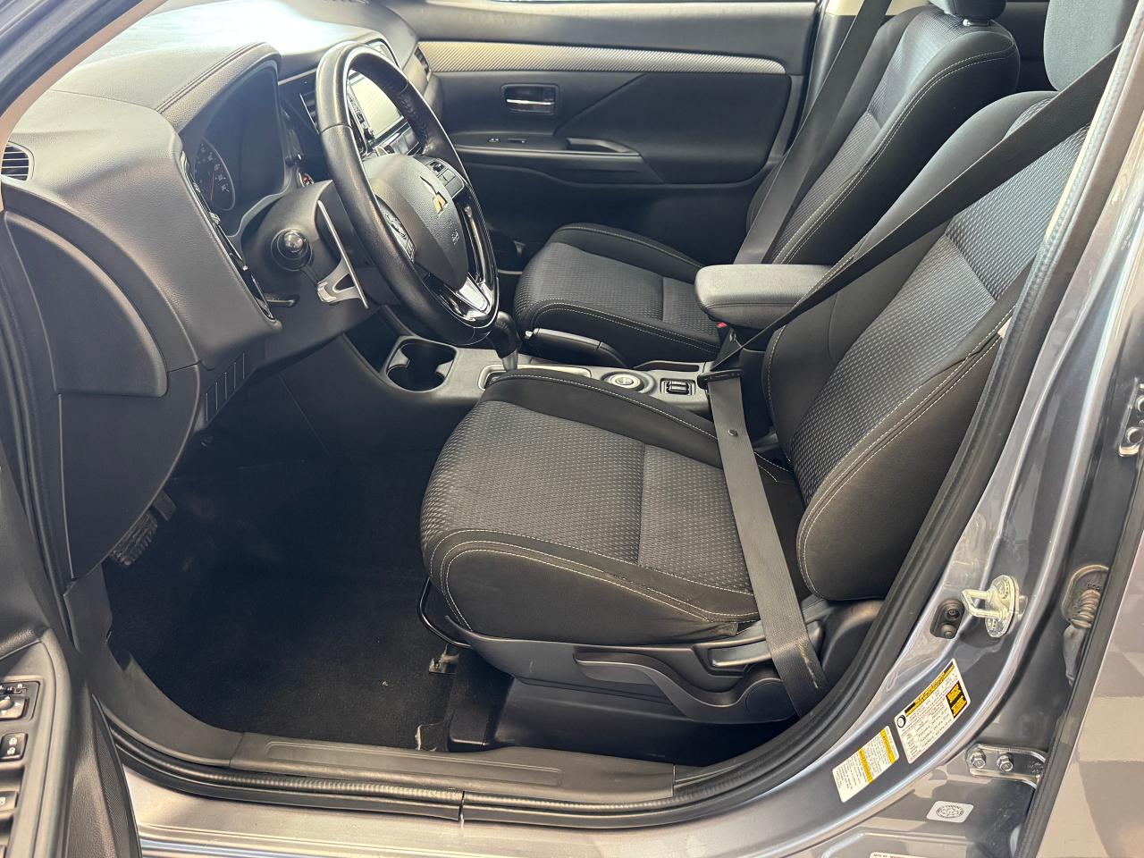 2016 Mitsubishi Outlander SE AWD 7 Passenger+New Tires+Brakes+Wheels+Camera Photo20