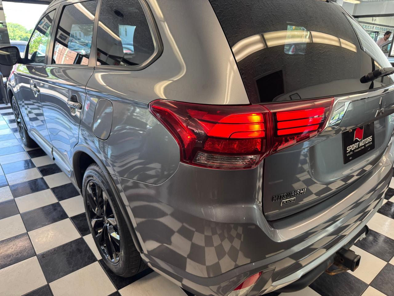 2016 Mitsubishi Outlander SE AWD 7 Passenger+New Tires+Brakes+Wheels+Camera Photo36