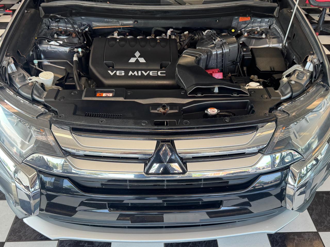 2016 Mitsubishi Outlander SE AWD 7 Passenger+New Tires+Brakes+Wheels+Camera - Photo #11