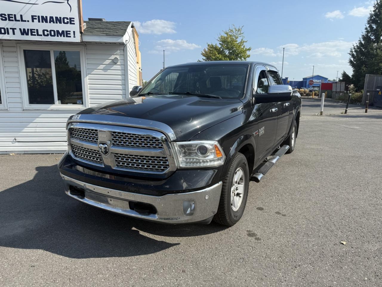 2015 RAM 1500 Laramie Crew Cab LWB 4WD - Photo #4